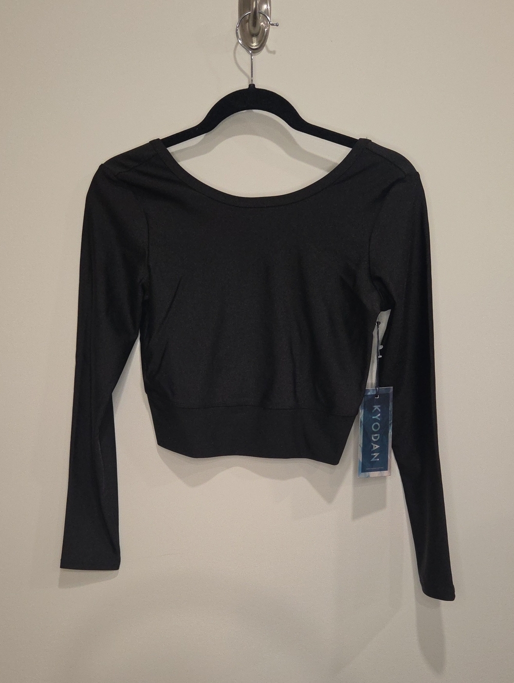 NWT Kyodan Black Cropped Long-Sleeve Women's Top